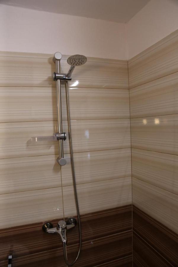 Modern Marvel Apartment Krujë Eksteriør bilde
